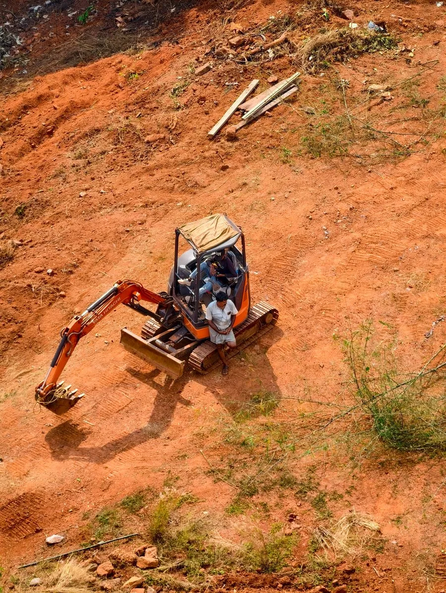 Escavação e conformação de taludes em terraplanagem